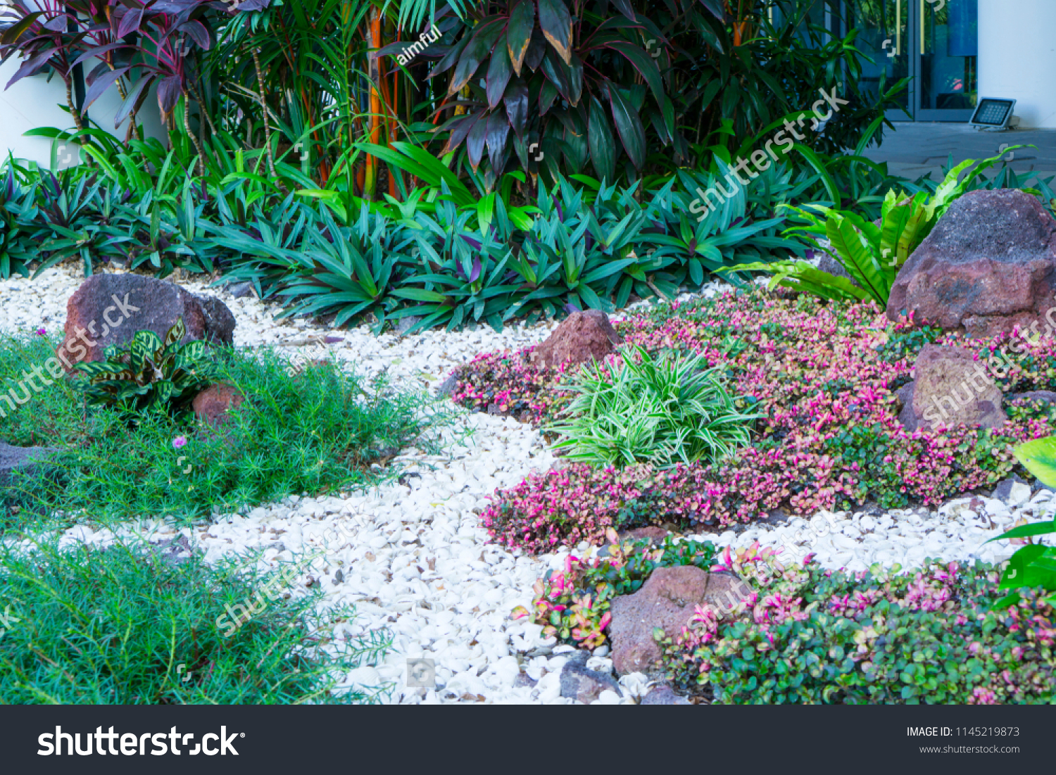 Mármol triturado para jardines: cómo usarlo, cuánto necesitas y precios